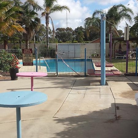 Paddle Steamer Motel Swan Hill Extérieur photo