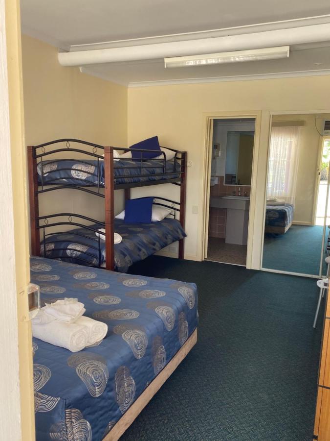 Paddle Steamer Motel Swan Hill Extérieur photo