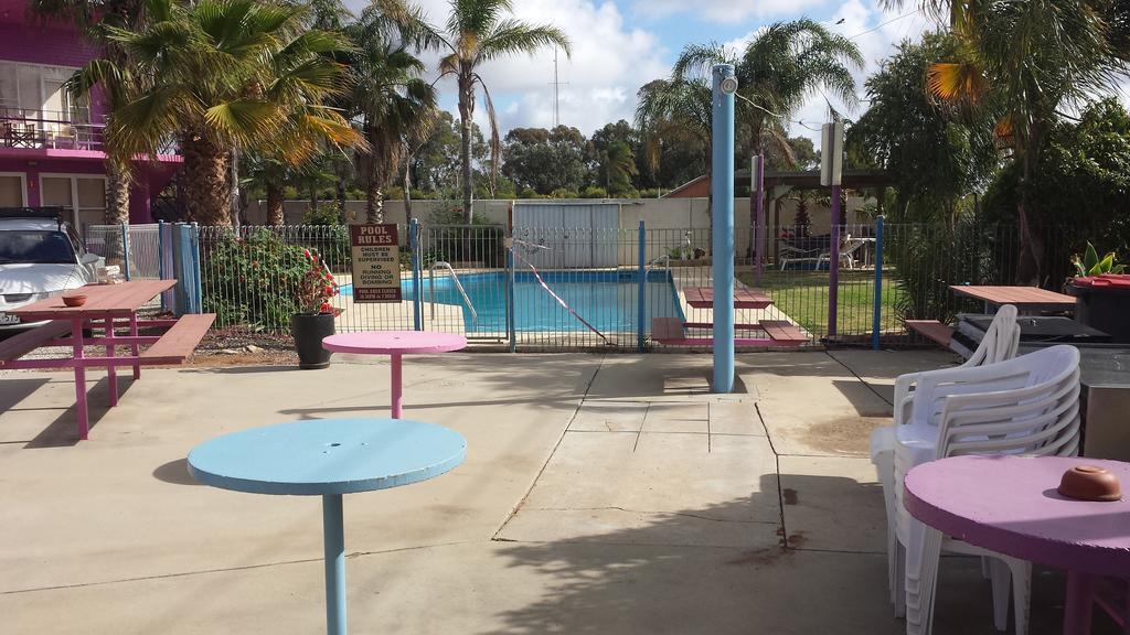 Paddle Steamer Motel Swan Hill Extérieur photo